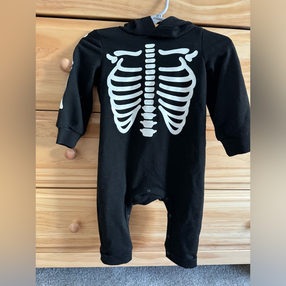 Hooded skeleton one piece Halloweeen outfit for baby